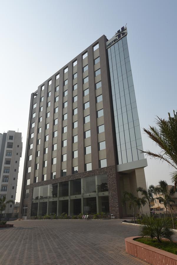 Hotel H - Sandhill Hotels Private Limited Ānand エクステリア 写真