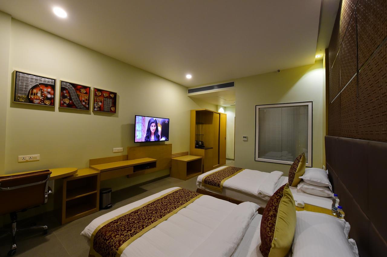 Hotel H - Sandhill Hotels Private Limited Ānand エクステリア 写真