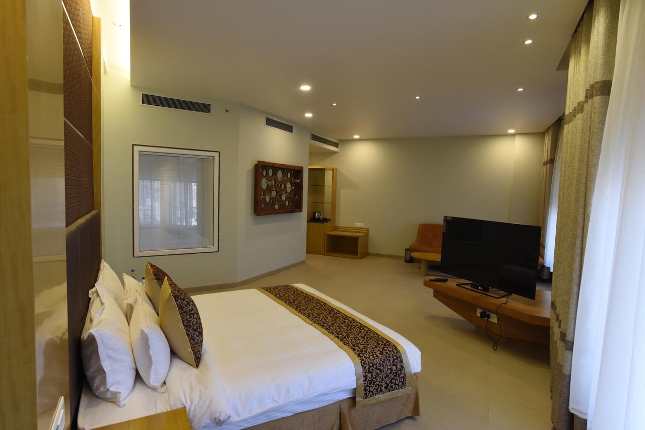 Hotel H - Sandhill Hotels Private Limited Ānand エクステリア 写真